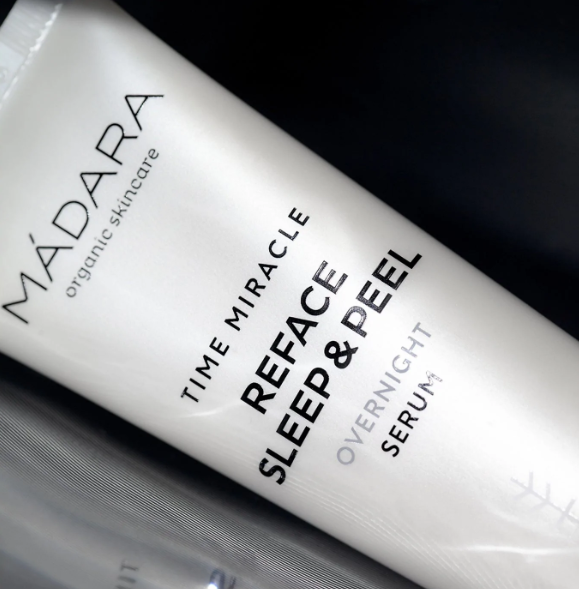 Reface Sleep & Peel Overnight Serum en la Rutina Nocturna