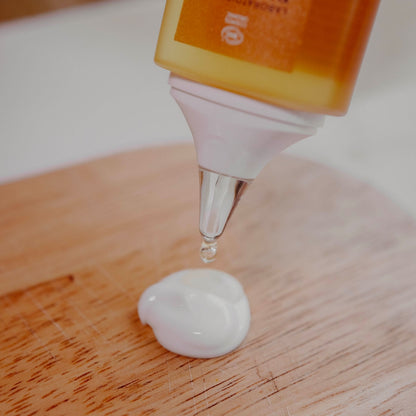 Mezclando Gotas Autobronceadoras con Crema para Cuerpo